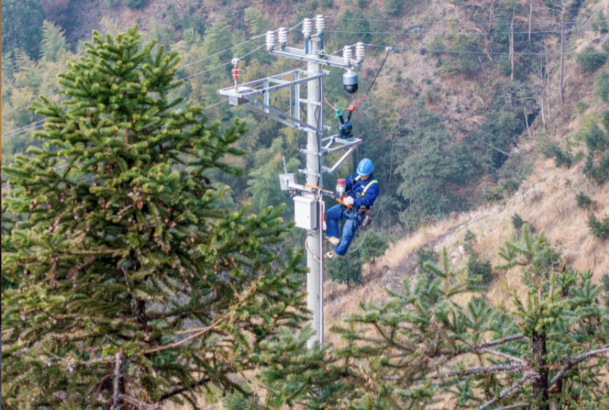 Research Breakthrough | Zhejiang Launches First Power Line De-icing System, an Advanced Technology Co-Developed with the Sichuan Energy Internet Research Institute, Tsinghua University